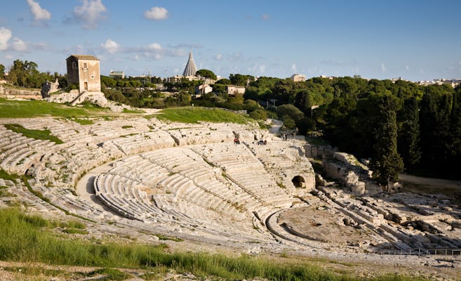 Tour a pie por el parque arqueológico de Neapolis