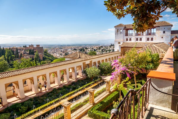 Alhambra en Generalife skip-the-line tickets & rondleiding met gids met Nasrid-paleizen