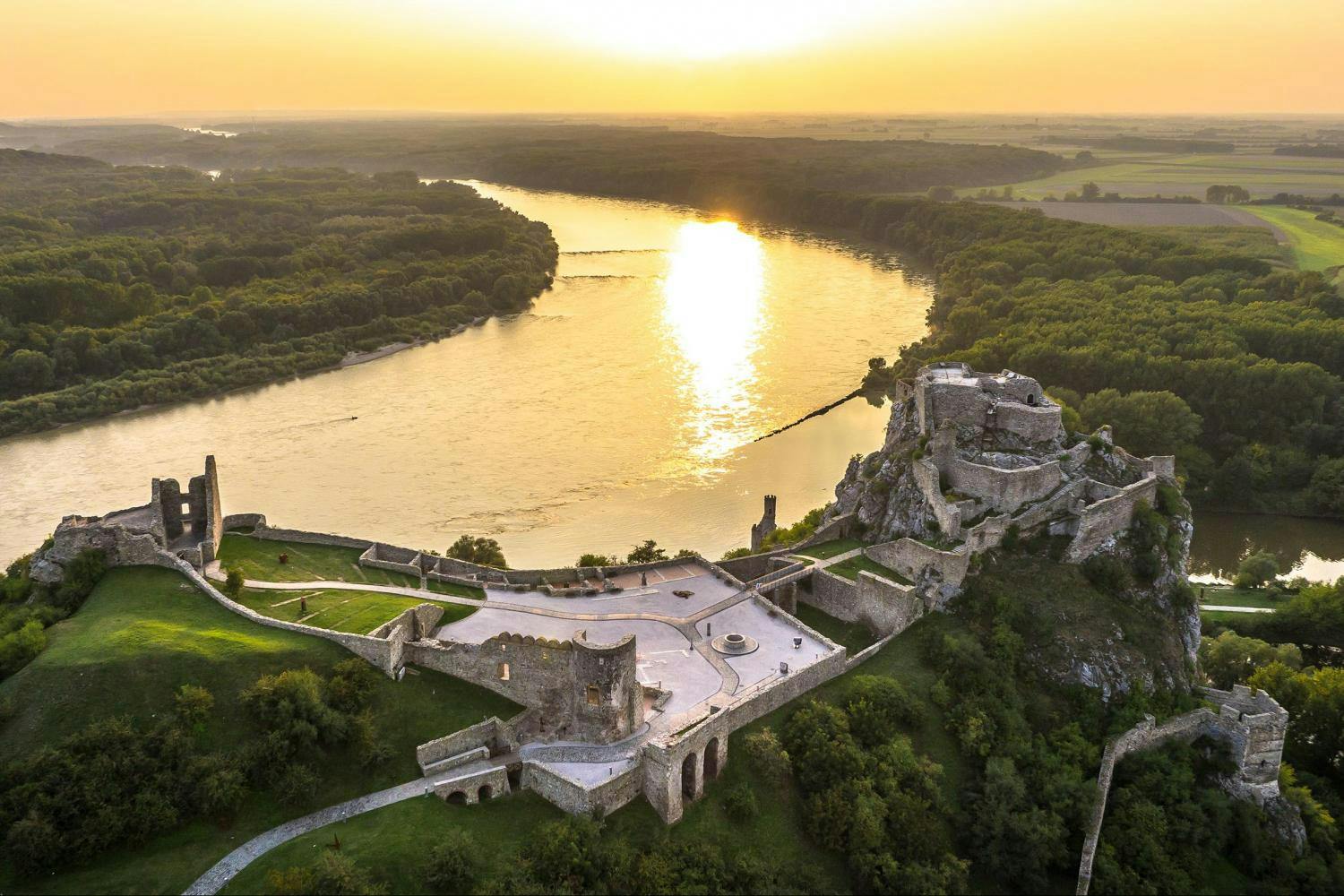 Visite de la grande ville de Bratislava avec le château de Devin