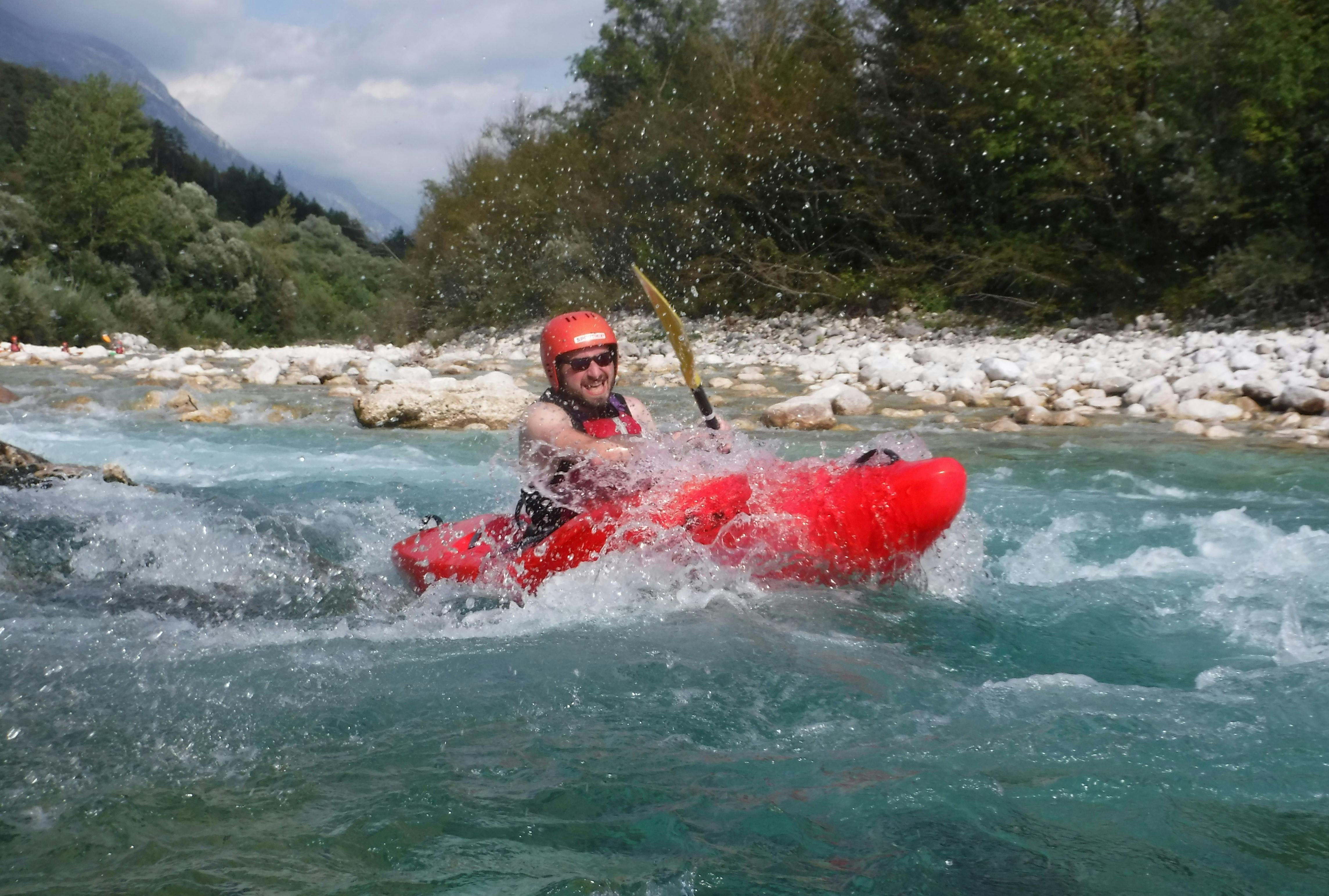 Curso de kayak de aguas bravas en el río Soca desde Bovec