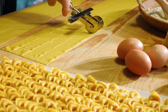 Lezione di cucina privata a casa di una sfoglina bolognese