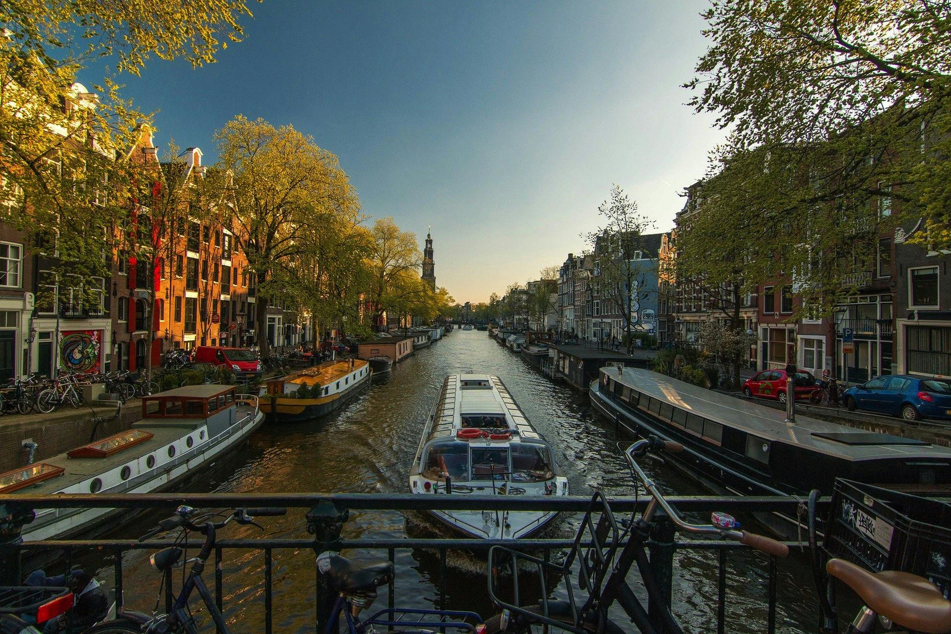 Luxuriöse private Stadtrundfahrt durch Amsterdam mit dem Auto