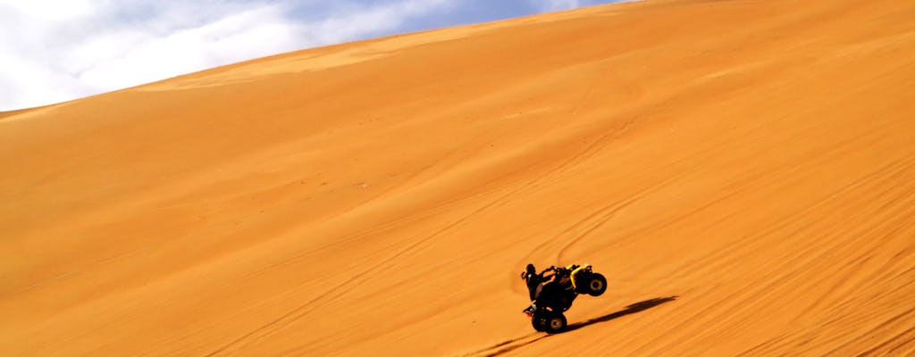 Une demi-journée en quad dans les dunes rouges avec balade à dos de chameau, sandboard et barbecue