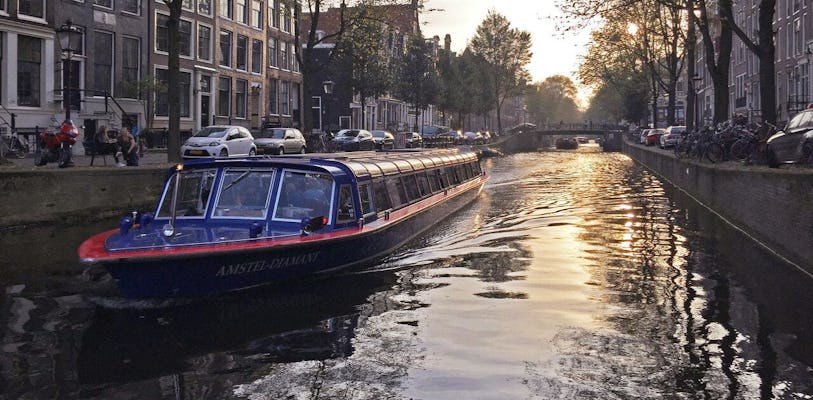 City canal cruise with snackbox and Amsterdam Museum ticket