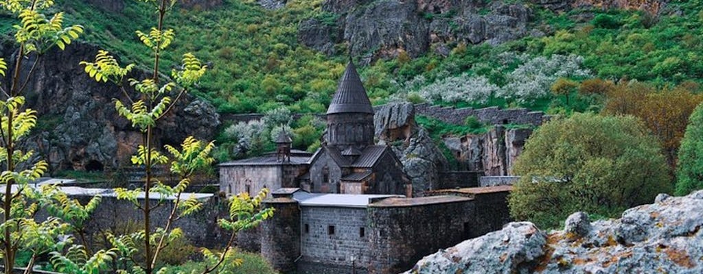 Dagelijkse tour naar de Garni-tempel, het Geghard-klooster en het Sevan-meer vanuit Jerevan