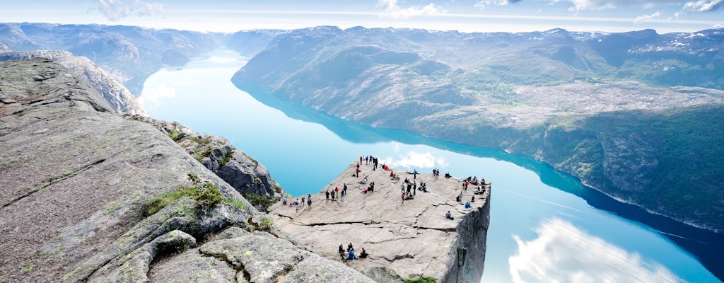 Caminata guiada a Kjerag y crucero por el fiordo