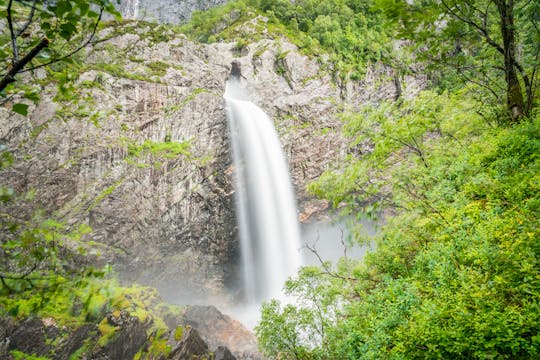 Guided hike to Månafossen