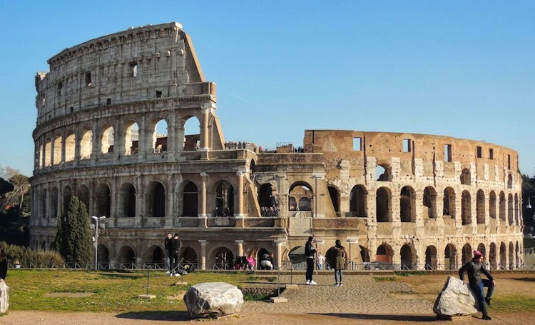 Private seven hills of Rome tour by car