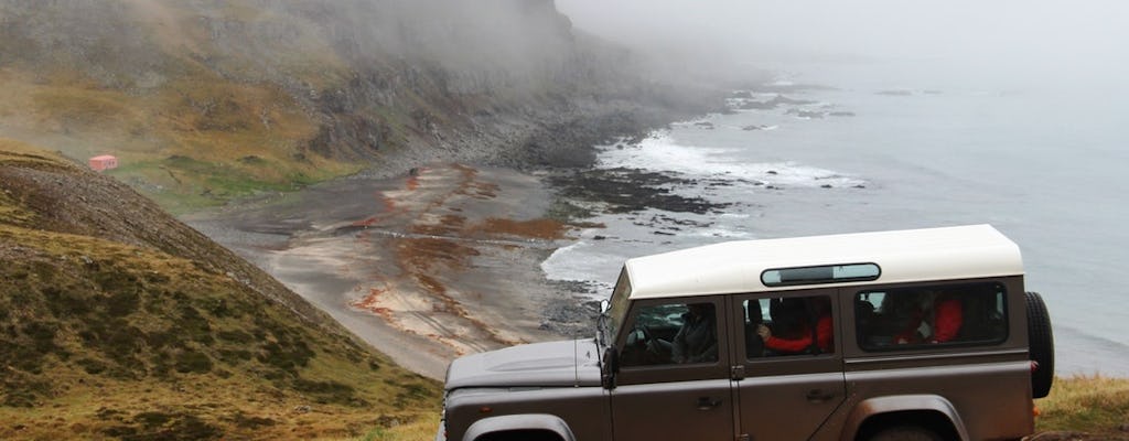 Experimente las perlas de los Westfjords en jeep