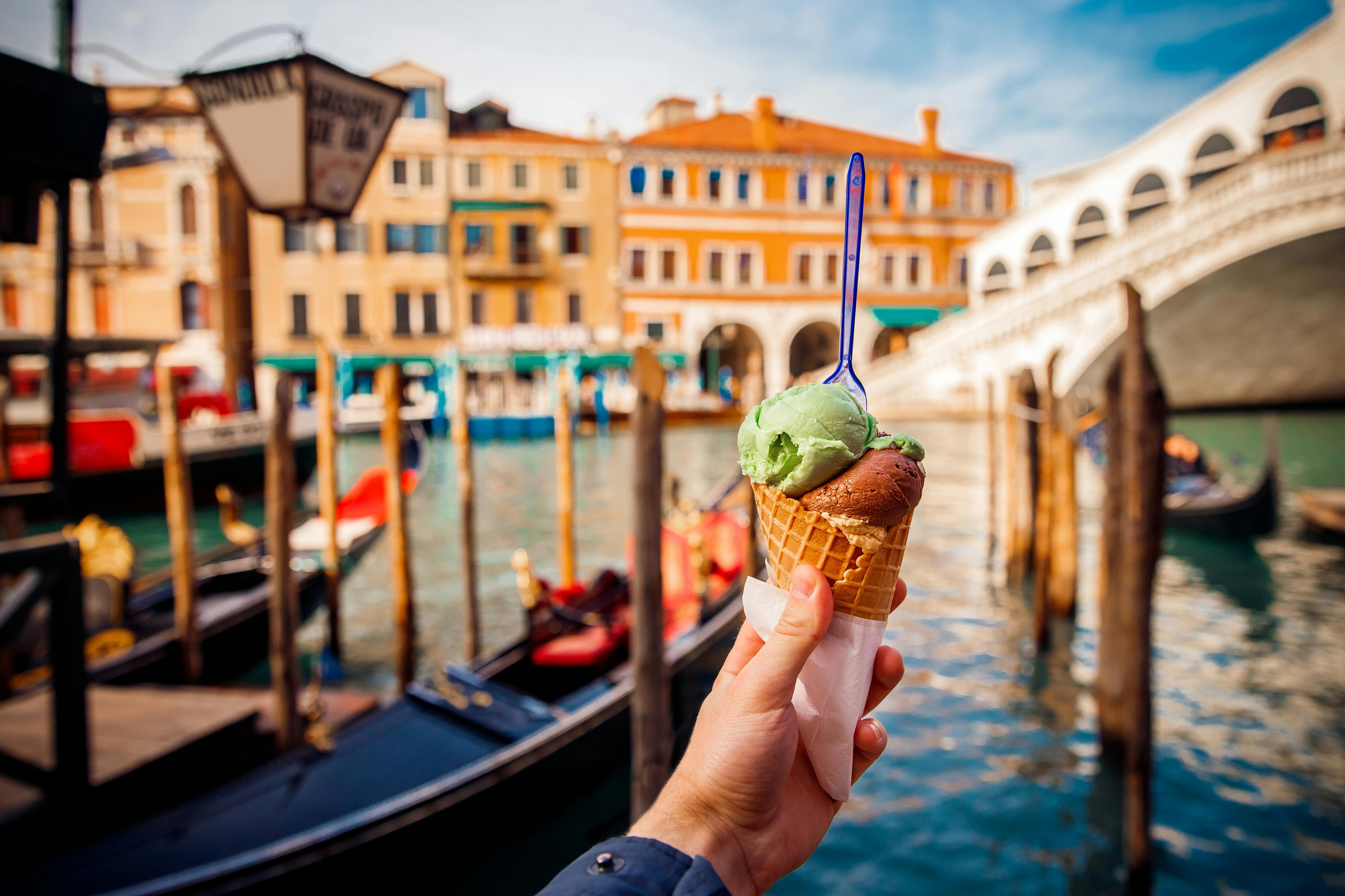 Маленькое мороженое похожее на большую Венецию