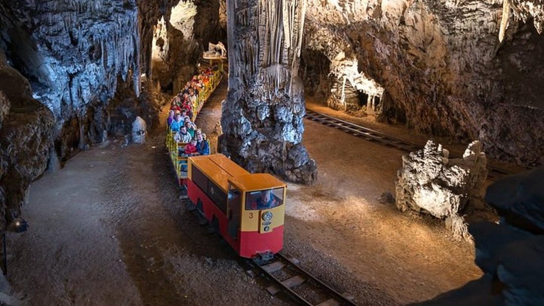 Visite en petit groupe des charmantes grottes de Ljubljana et Postojna au départ de Zagreb