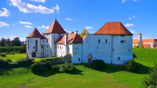 Mała grupowa wycieczka po barokowym mieście Varazdin i zamku Trakoscan z Zagrzebia