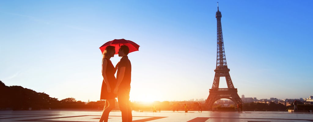 Romántico recorrido nocturno de París para dos personas con crucero y cena