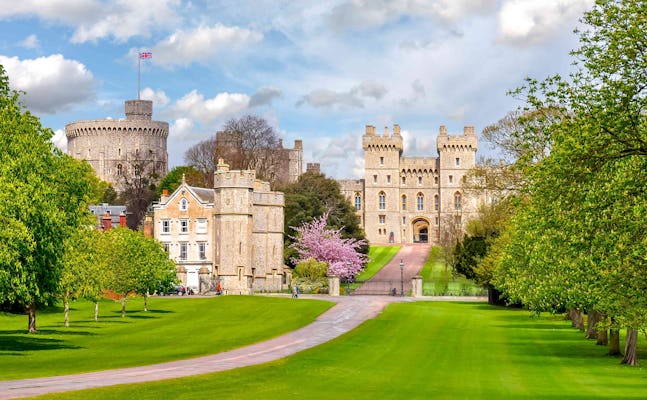 Tour of LEGOLAND® and Windsor Castle with private driver