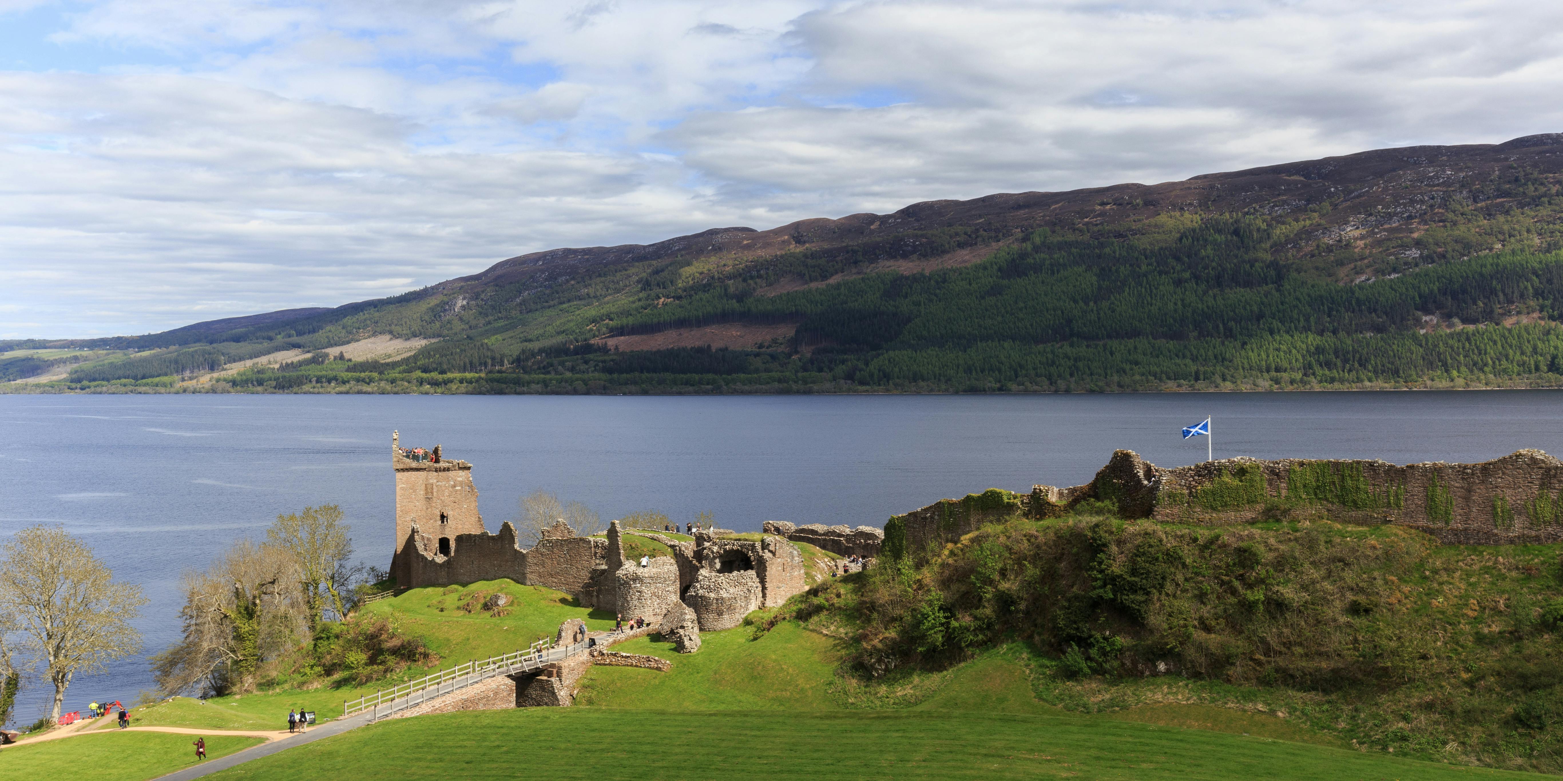 Urquhart Castle, Scotland: Visitor's Guide of Loch Ness's Ancient