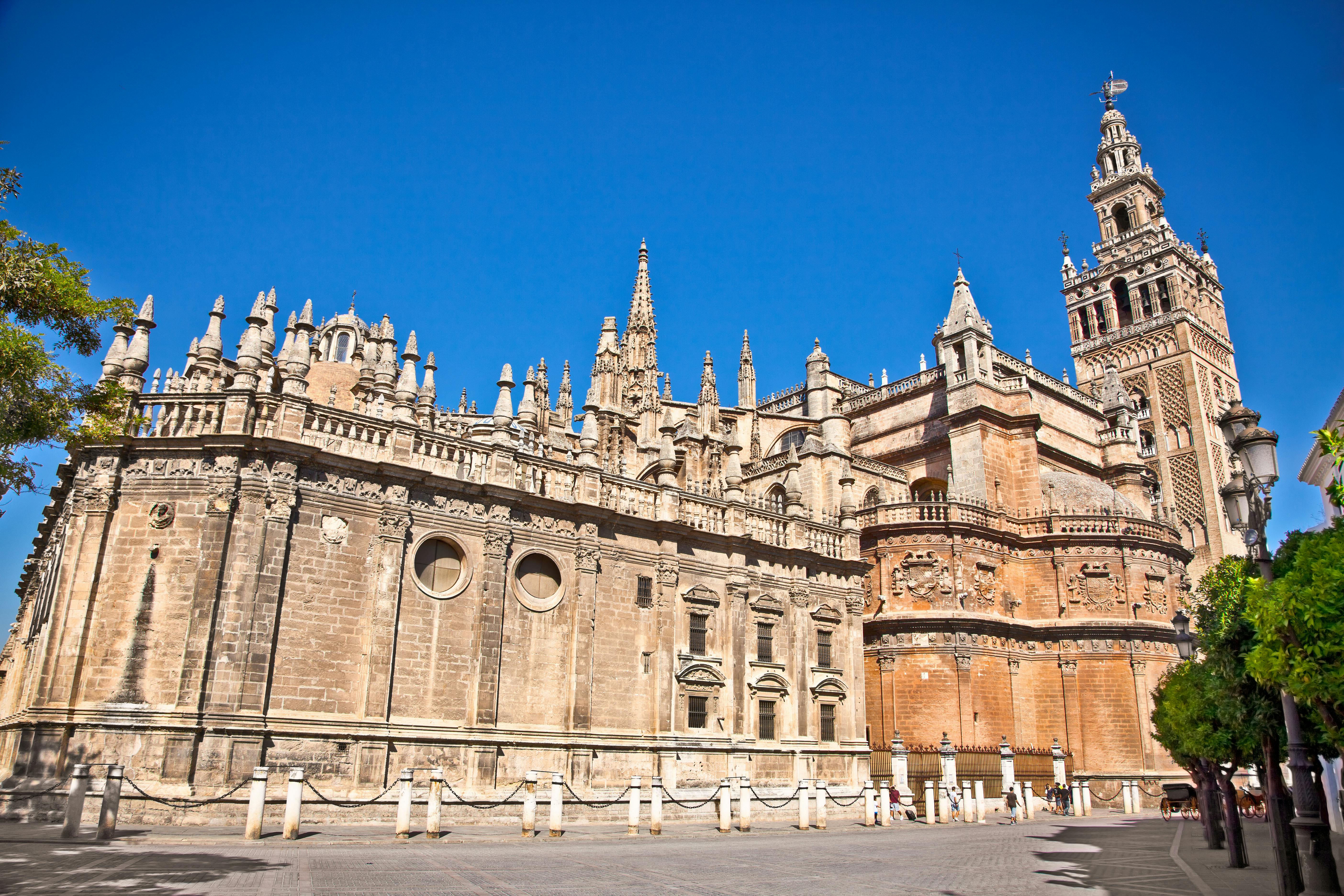 Tour virtual pela Catedral de Sevilha a partir de casa