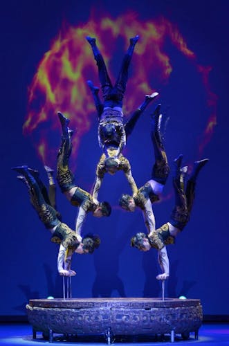 Acrobatic show in Shanghai with transfer