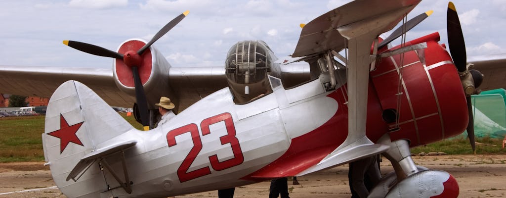 Visita privada al museo de aviación Monino con recogida en Moscú