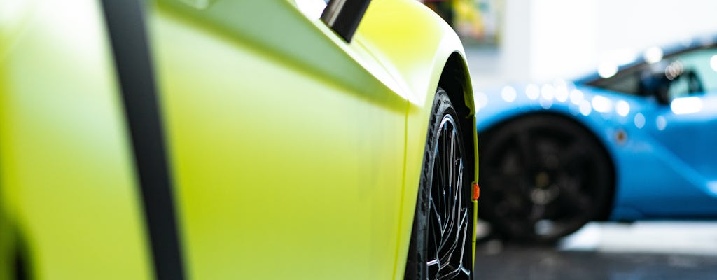 Visita de un día a los museos Lamborghini y Ferrari