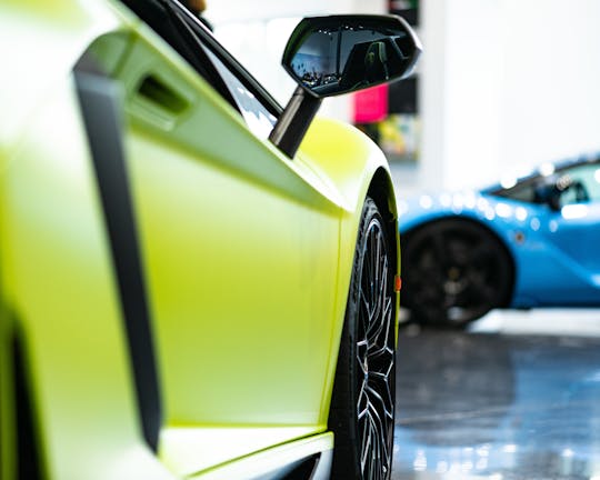 Visita de un día a los museos Lamborghini y Ferrari