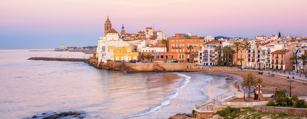 Excursion d'une journée à Sitges et Gérone au départ de Barcelone