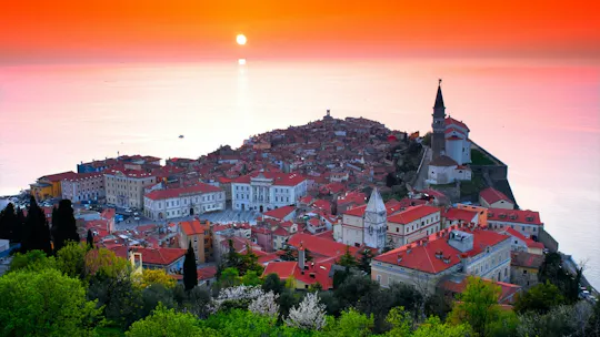 Ausflug von Ljubljana zu den UNESCO-Höhlen von Škocjan und nach Piran