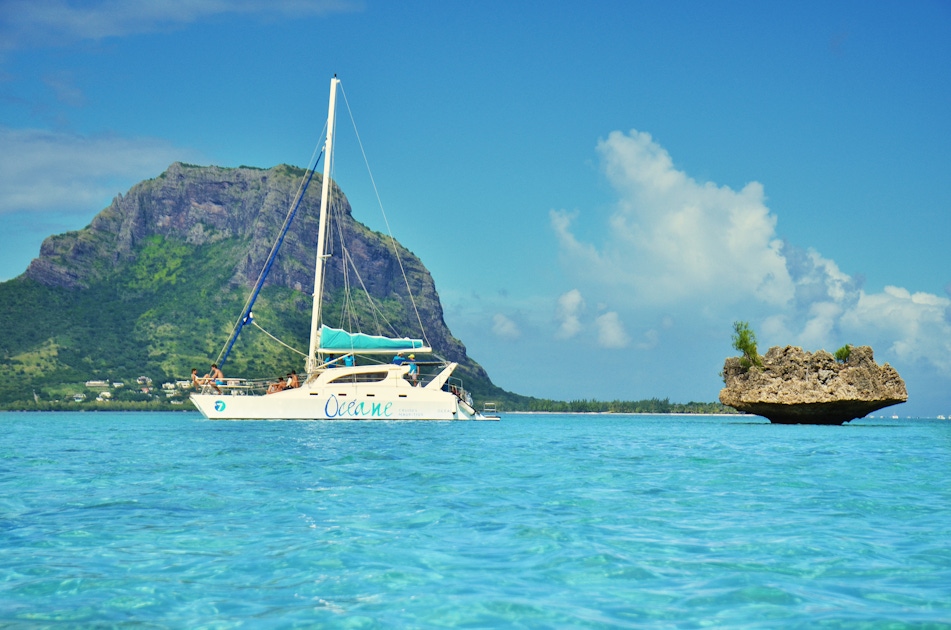 ile aux benitiers catamaran