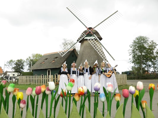 Bild im Volendam-Kostüm mit Käse- und Clog-Tour