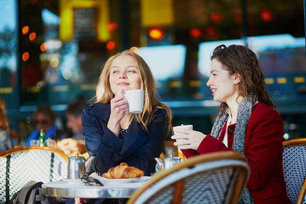Conversa em francês e café no Café de Flore