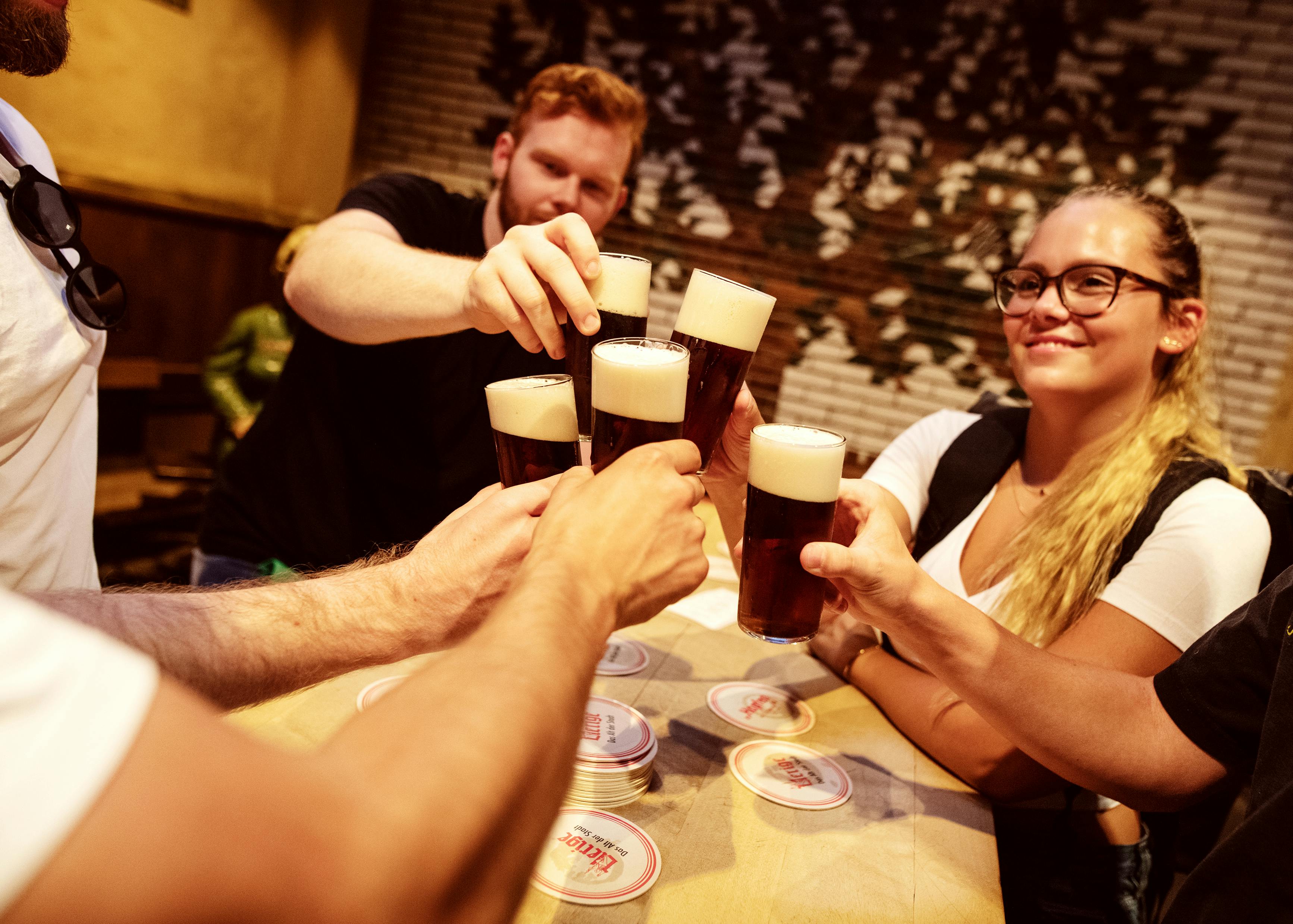 Excursão privada à cervejaria de Düsseldorf com cerveja 4 Alt