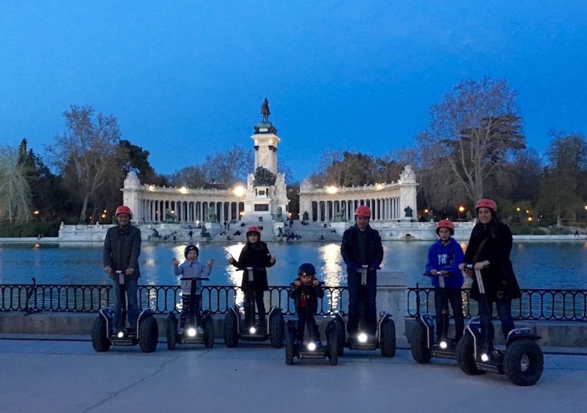90-minütige private Segway-Tour durch Madrid am Abend