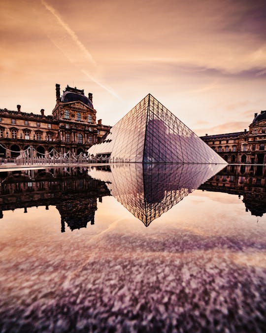 Jenseits des Louvre-Museums ein selbstgeführter Audio-Rundgang