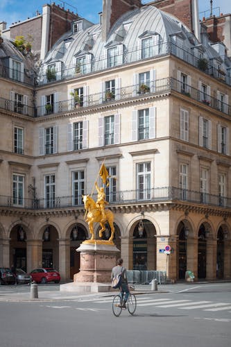 Bastille's architecture and artisans self-guided walking tour