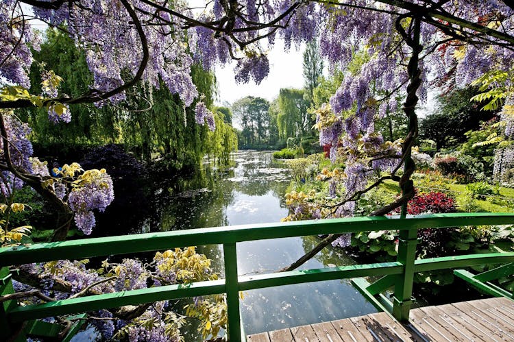 Full-day trip for Giverny and Versailles from Paris