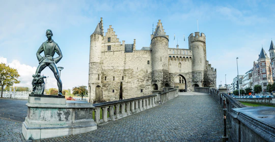 Self guided tour with interactive city game of Antwerp