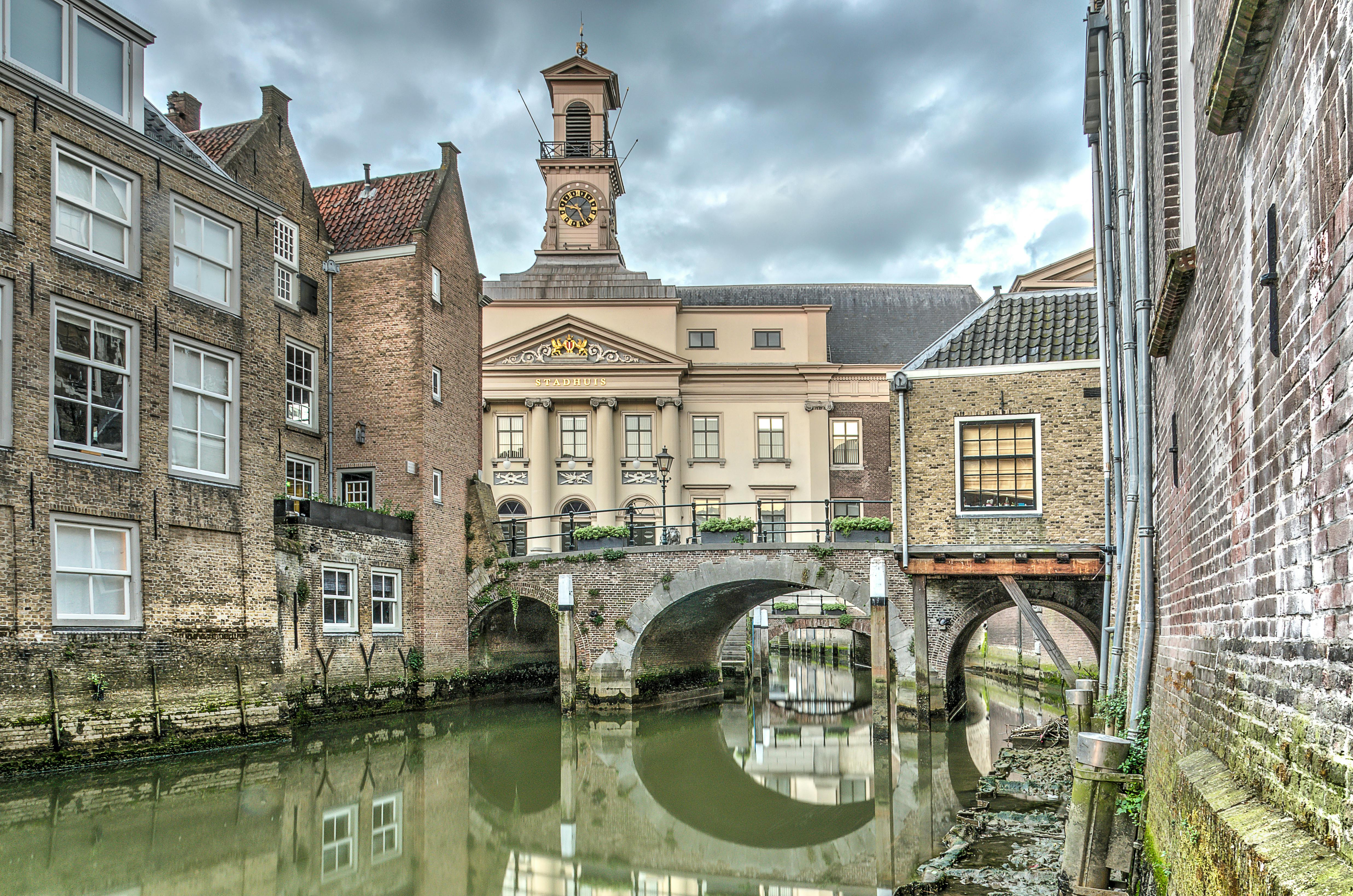 Self guided tour with interactive city game of Dordrecht