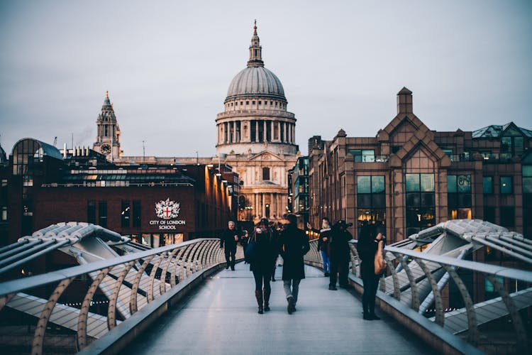 London winter walks with 12 self-guided audio walking tours