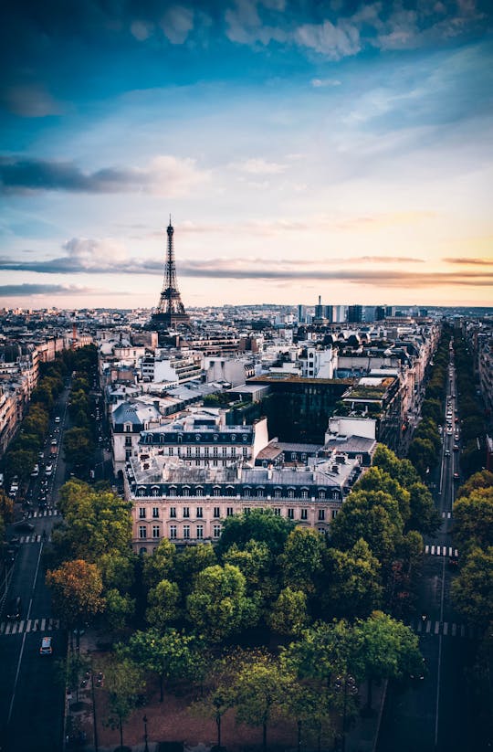 L'autentica Parigi invernale percorre una collezione di tour a piedi autoguidati
