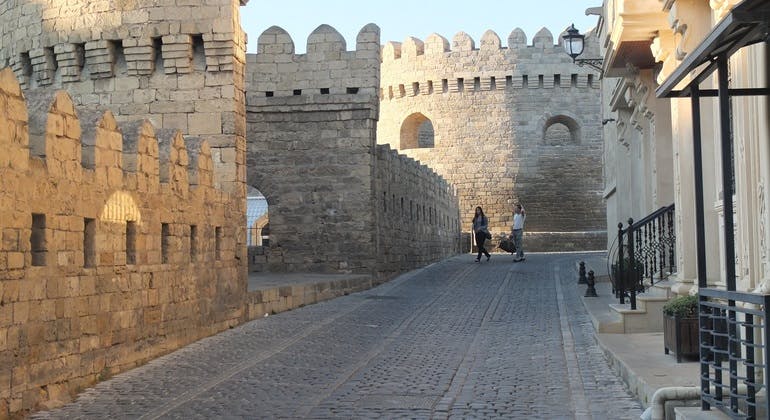 Excursão em grupo pela cidade antiga e moderna de Baku
