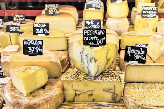 Montmartre local gastronomy tour