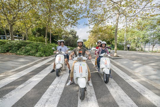 4-godzinne ikony Barcelony i panoramiczna wycieczka z przewodnikiem Vespa