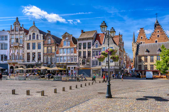 Self guided tour with interactive city game of Antwerp