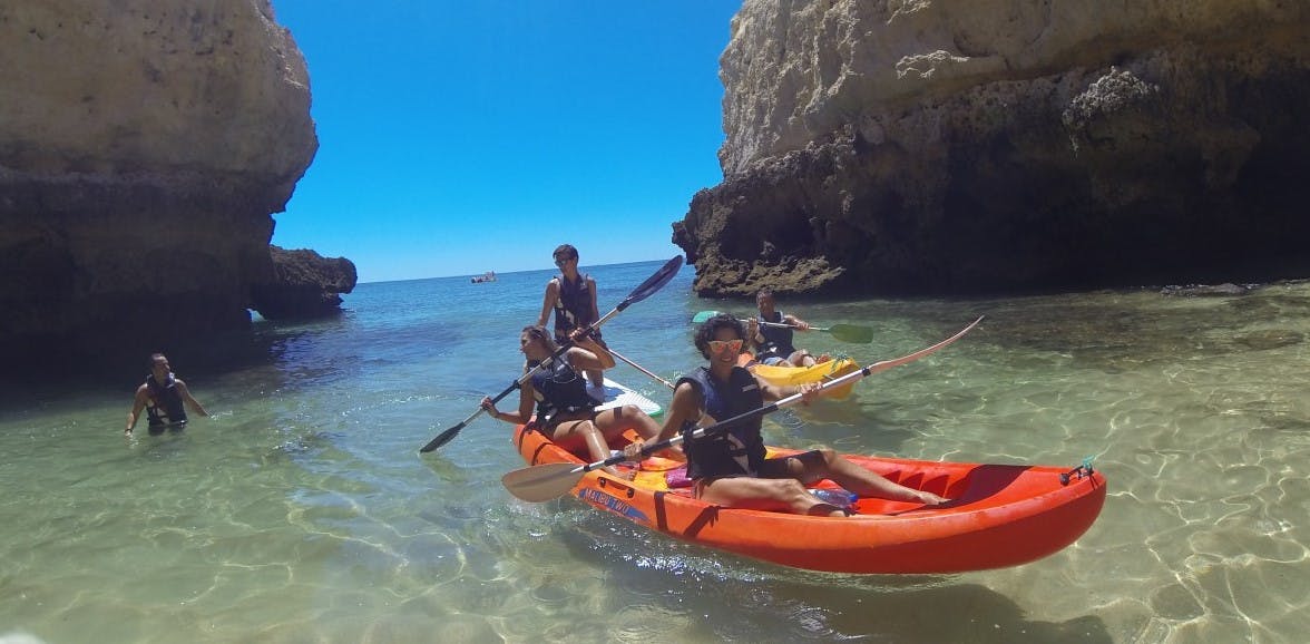 Excursion en kayak dans les grottes et les plages sauvages de l'Algarve