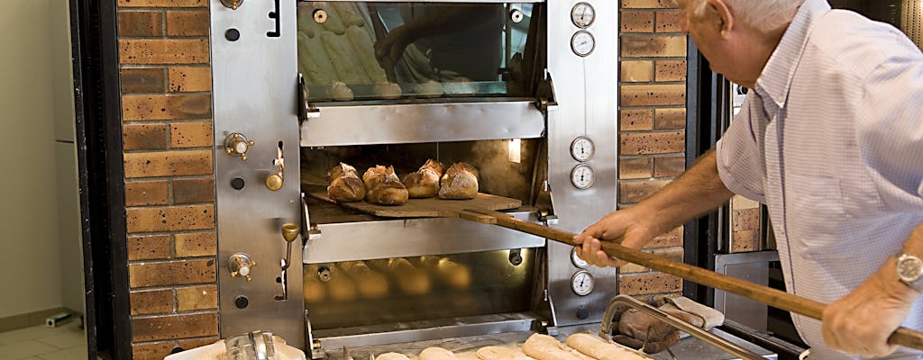 Clase de repostería en una panadería tradicional francesa