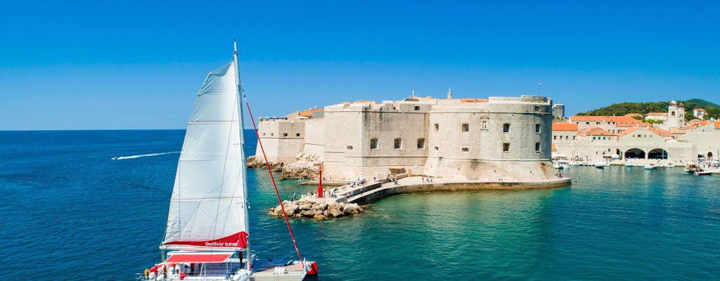 Crucero en catamarán al atardecer en Dubrovnik