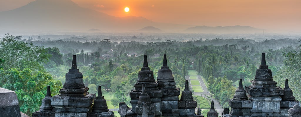 Visite matinale de Borobudur au lever du soleil