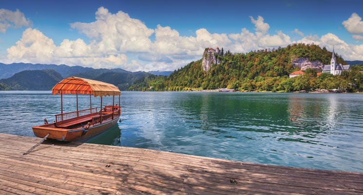 Excursión de un día de escape de verano al lago Bled desde Pula