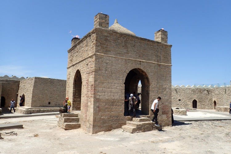 Ateshgah-Tempel und Yanardag-Tour ab Baku