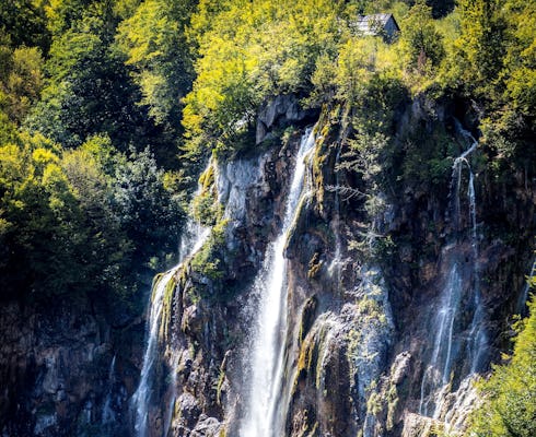 Excursión guiada de un día a los lagos de Plitvice desde Pula