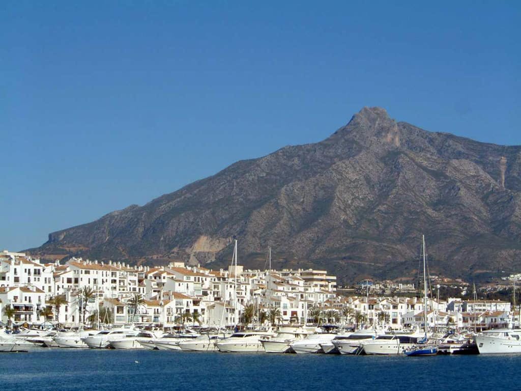 Marbella and Golden Mile Tour with Puerto Banus Visit